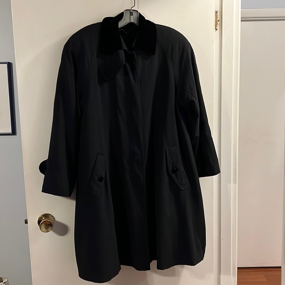 American bazaar Jackets & Blazers - American Bazaar black raincoat with button in lining